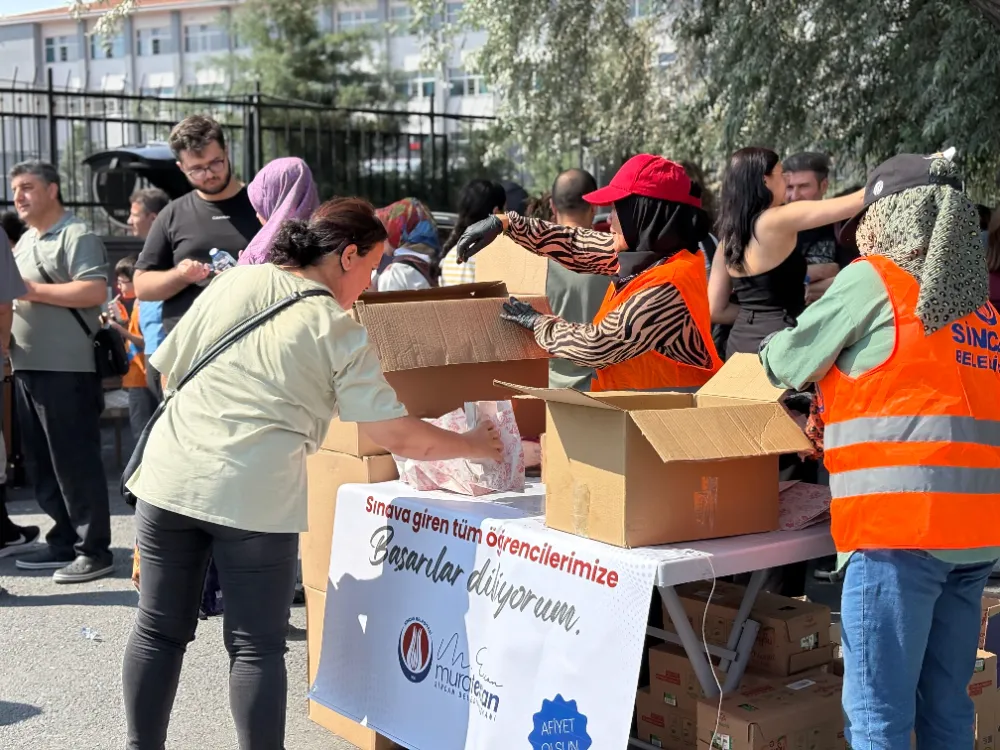 YKS ÖNCESİ SİMİT VE MEYVE SUYU İKRAMI 