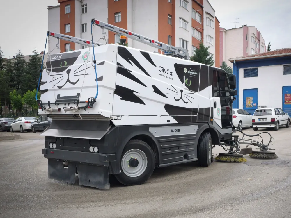 ETİMESGUT’TA KAPSAMLI ÇEVRE TEMİZLİKLERİ HIZ KESMEDEN DEVAM EDİYOR!
