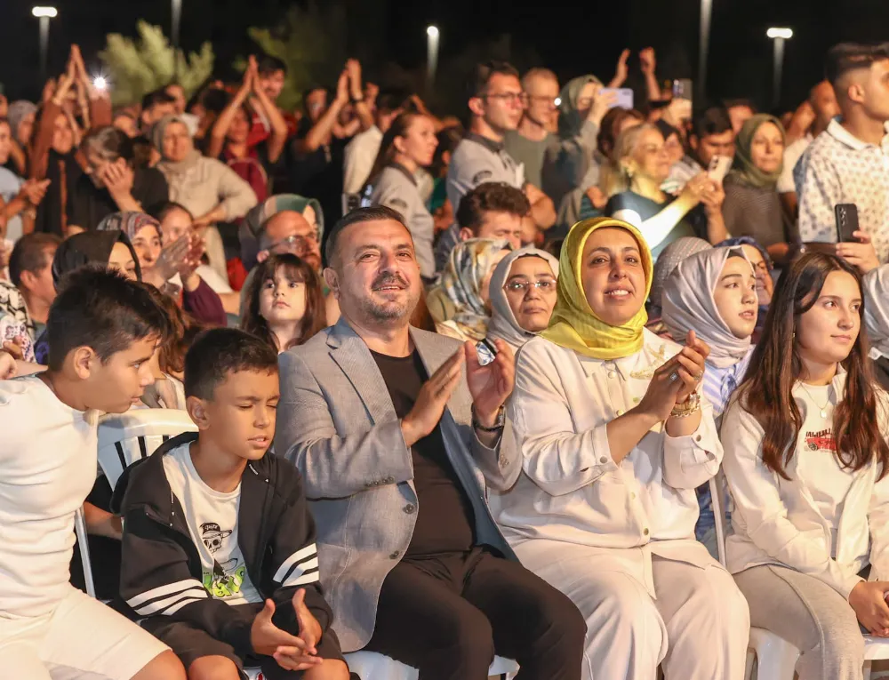 GASTRO FEST’İN İLK GÜNÜ UNUTULMAZ BİR KONSERLE TAÇLANDI