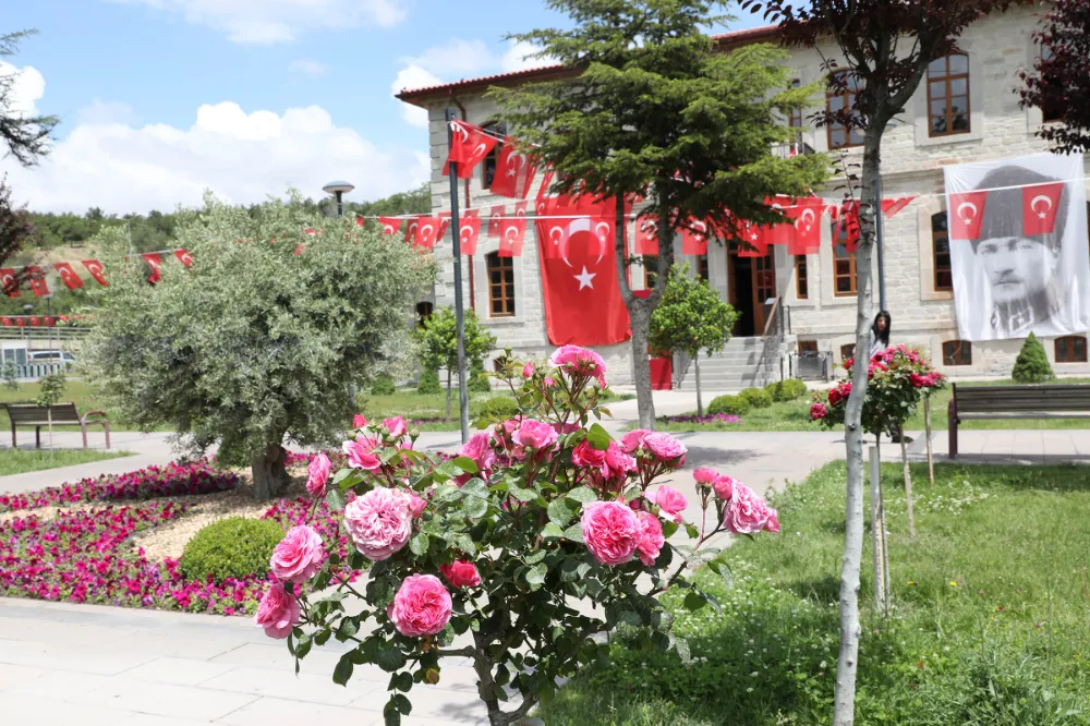 KEÇİÖREN’DE PARKLARA ESTETİK DOKUNUŞ