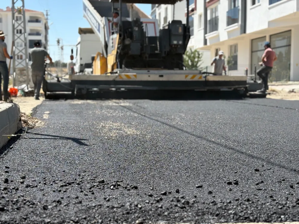 SİNCAN’DA ASFALT MESAİSİ TAM GAZ DEVAM EDİYOR