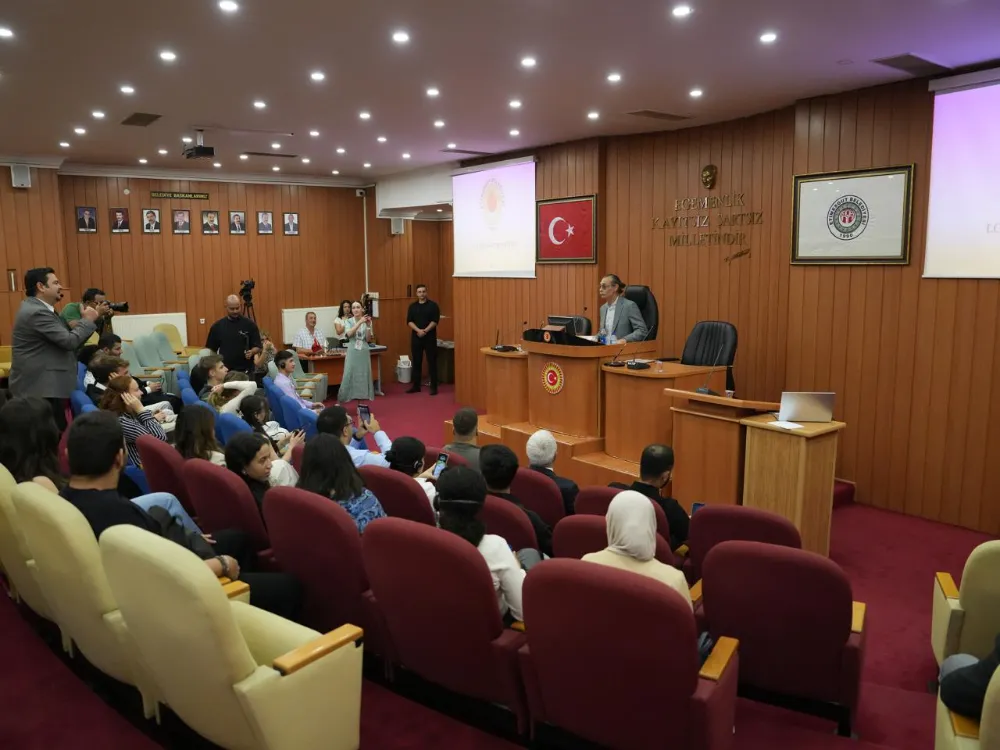 BAŞKAN BEŞİKCİOĞLU LOCAL INTERNATIONAL 2025 KAPSAMINDA YURTDIŞINDAN GELEN GENÇLERLE BULUŞTU