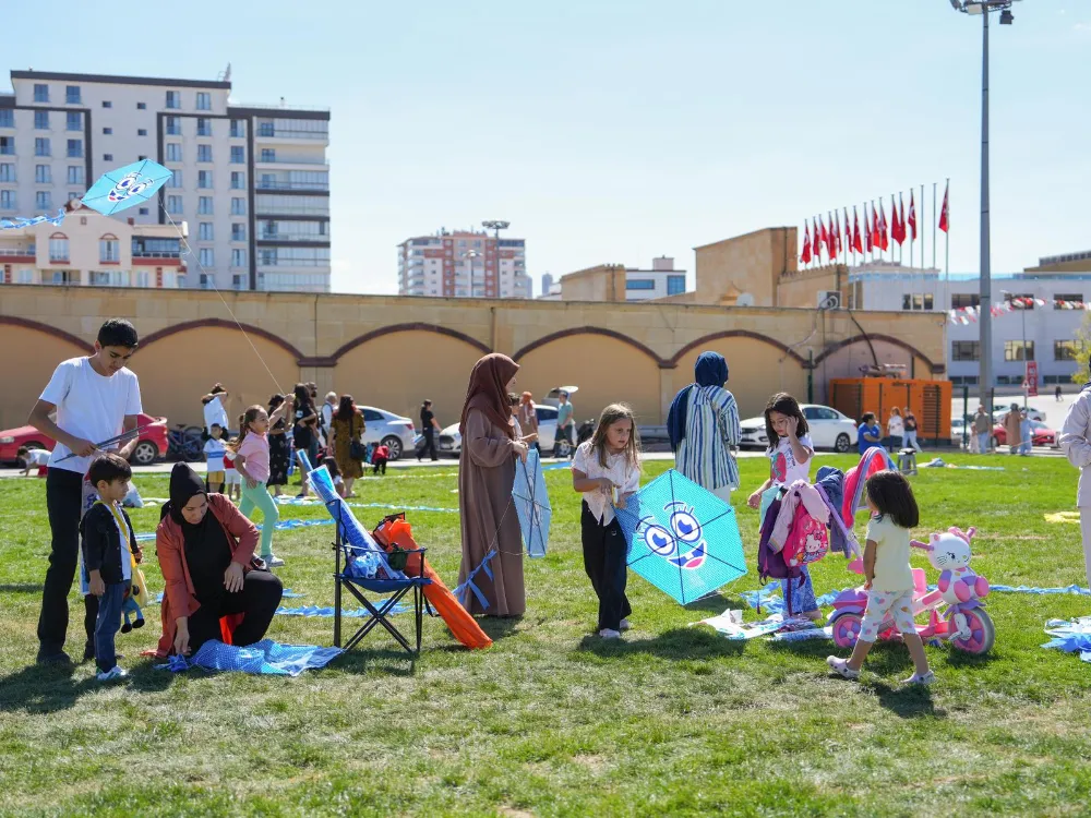 AVRUPA HAREKETLİLİK HAFTASI KAPSAMINDA UÇURTMA ETKİNLİĞİ GERÇEKLEŞTİRLDİ