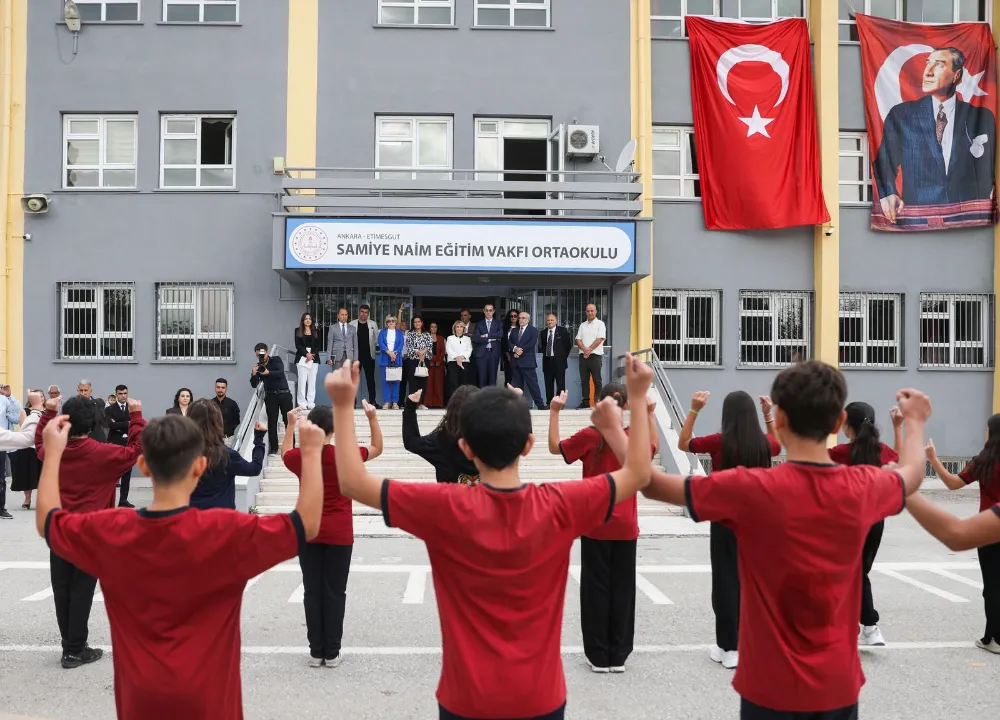 Etimesgut’ta da çalan ilk zilin coşkusu ve heyecanı yaşandı